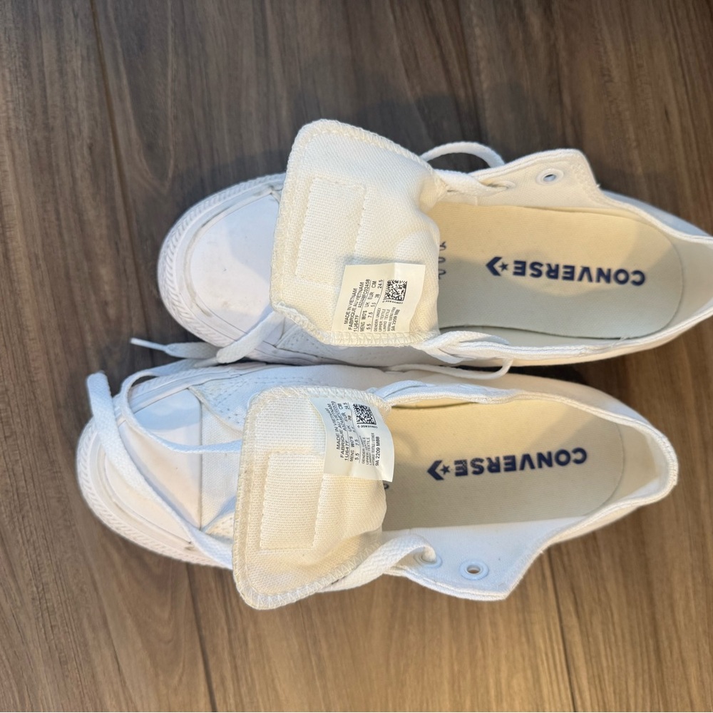 ALLLLLL WHITE CANVAS CONVERSE